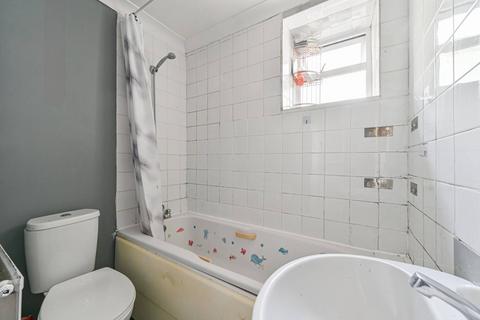 Studio for sale, Lyndhurst Court, South Norwood, London, SE25