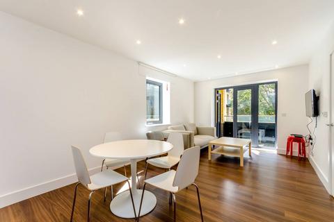 2 bedroom flat for sale, Pipit Drive, Putney, London, SW15