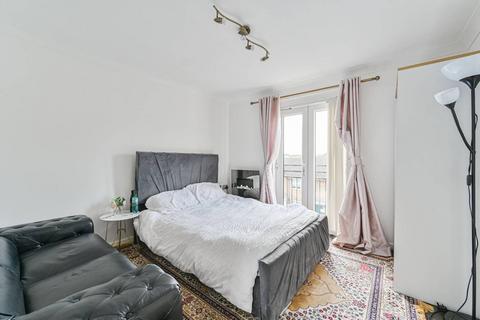 2 bedroom flat to rent, Commercial Way, Peckham, London, SE15