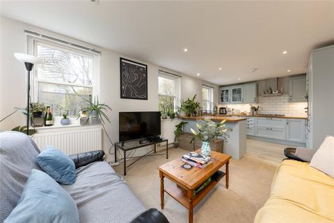 3 bedroom apartment for sale, St James Court, Orville Road, SW11