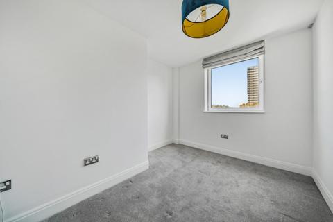 2 bedroom apartment to rent, Lombard Road London SW11