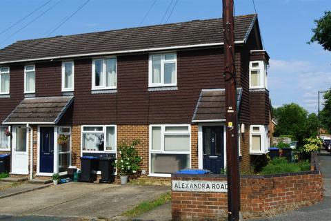 1 bedroom end of terrace house to rent, Alexandra Road, Egham TW20