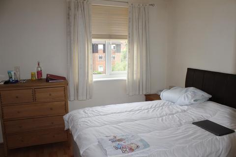 1 bedroom end of terrace house to rent, Alexandra Road, Egham TW20