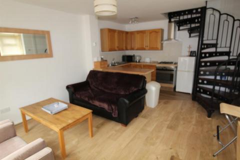 1 bedroom end of terrace house to rent, Alexandra Road, Egham TW20