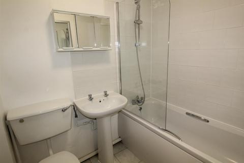 1 bedroom end of terrace house to rent, Alexandra Road, Egham TW20