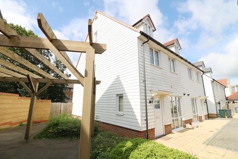 3 bedroom semi-detached house to rent, Ronald Eastwood Row, Repton Park, Ashford, TN23