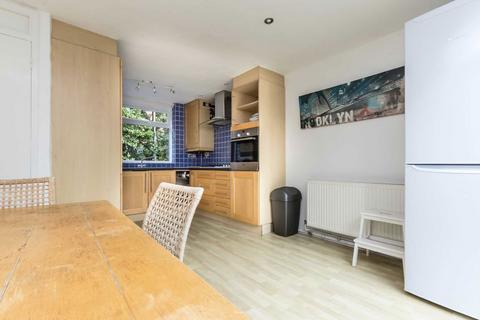 4 bedroom terraced house to rent, Grosse Way, London SW15