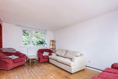 4 bedroom terraced house to rent, Grosse Way, London SW15