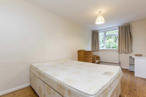 4 bedroom terraced house to rent, Grosse Way, London SW15