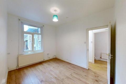 3 bedroom terraced house to rent, Masons Avenue, Harrow HA3