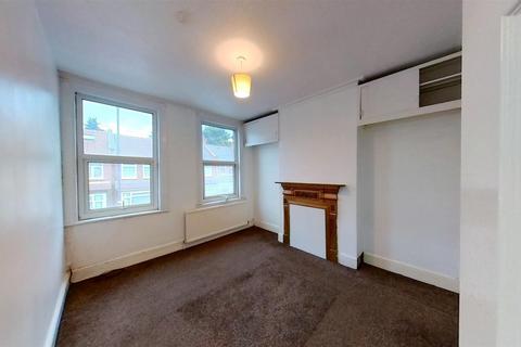 3 bedroom terraced house to rent, Masons Avenue, Harrow HA3