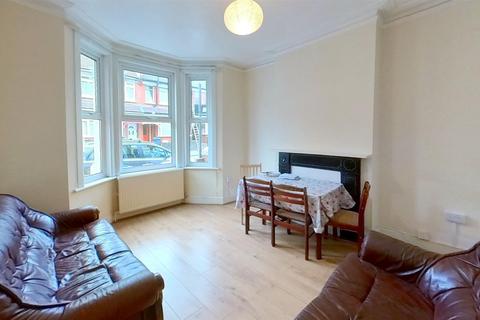 3 bedroom terraced house to rent, Masons Avenue, Harrow HA3