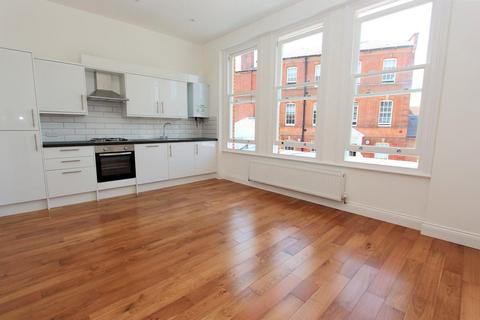 2 bedroom flat to rent, Tottenham Lane, London N8