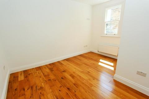 2 bedroom flat to rent, Tottenham Lane, London N8