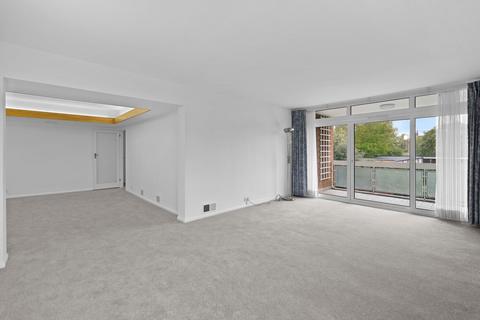 3 bedroom apartment for sale, The Bowls, Chigwell IG7