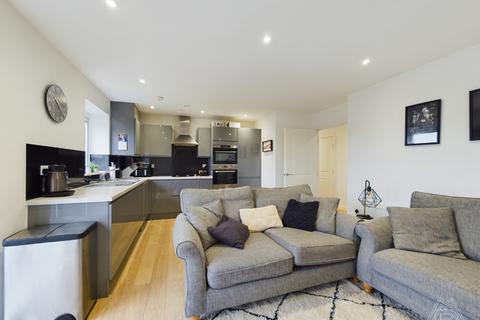 44 Falcon Way, South Ockendon, RM15 5FW