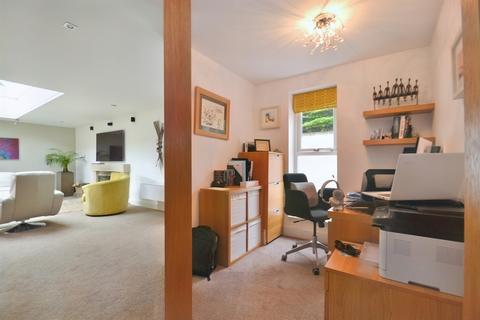 39 Beech Close, Broadstone, BH18 9NJ