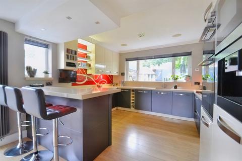 39 Beech Close, Broadstone, BH18 9NJ