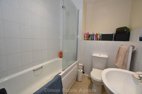 1 bedroom flat for sale, 138 St Georges Walk, Gosport, Hampshire, PO12 1FH