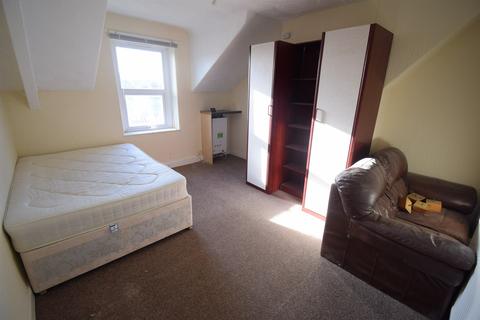 2 bedroom house to rent, Cowbridge Road East, Cardiff