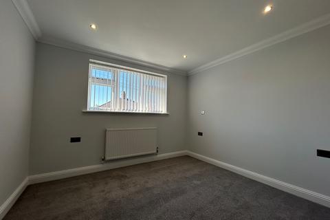 2 bedroom flat to rent, Linthorpe Road, Poole BH15