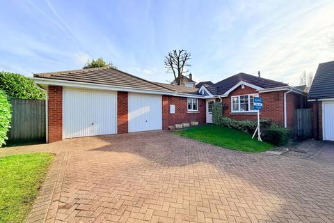 2 bedroom detached bungalow for sale, Rowbrook Close, Majors Green, Shirley, Solihull, B90 1EJ