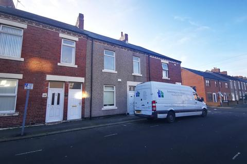 2 bedroom flat to rent, Middleton Street, Blyth, NE24