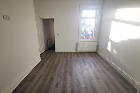 2 bedroom flat to rent, Middleton Street, Blyth, NE24