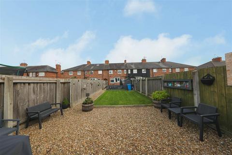 2 bedroom terraced house for sale, Bentley Grove, Hull