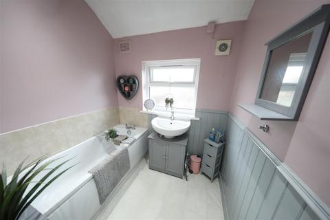 43 Bentley Grove, Hull, HU6 8NR
