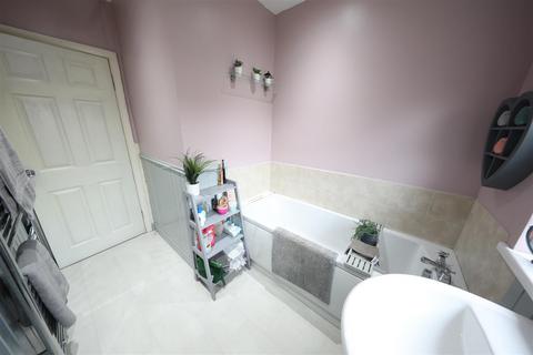 43 Bentley Grove, Hull, HU6 8NR