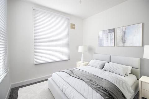 2 bedroom flat for sale, Southview Drive, Westcliff-on-Sea SS0