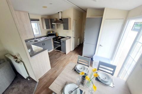 2 bedroom static caravan for sale, Dovercourt Holiday Park