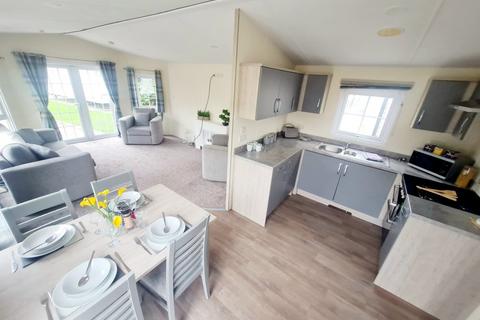 2 bedroom static caravan for sale, Dovercourt Holiday Park