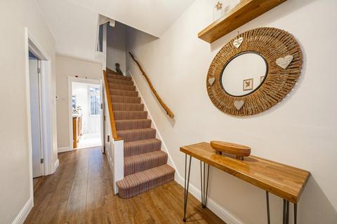 98 Aviemore Way, Beckenham, BR3 3RT