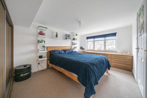 98 Aviemore Way, Beckenham, BR3 3RT