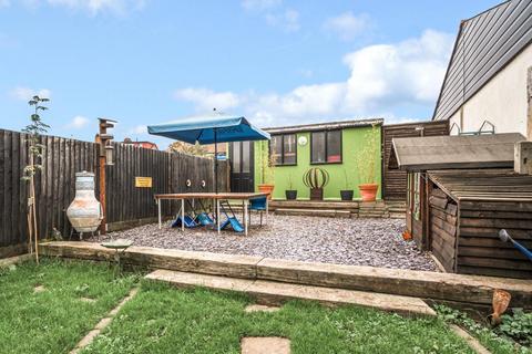 98 Aviemore Way, Beckenham, BR3 3RT