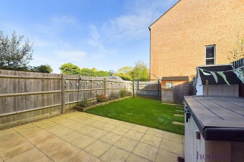 4 bedroom terraced house for sale, Eilmer Close, Addlestone, Surrey, KT15