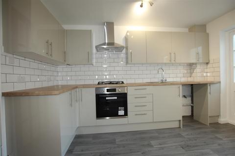 2 bedroom terraced house to rent, Boyatt Wood