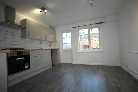 2 bedroom terraced house to rent, Boyatt Wood