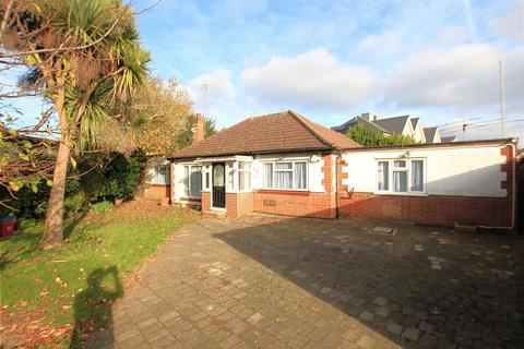 5 bedroom detached bungalow to rent, Sutton Square, Hounslow TW5