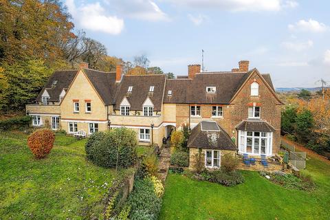 3 bedroom maisonette for sale, Deanery Road, Godalming, GU7