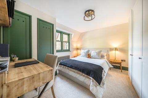 10 Deanery Road, Godalming, GU7 2PG