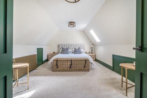 10 Deanery Road, Godalming, GU7 2PG
