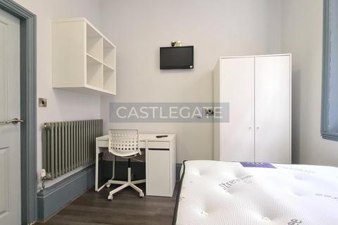 1 bedroom in a flat share to rent, Merchants Hall, St George Square, Huddersfield, HD1 1JF