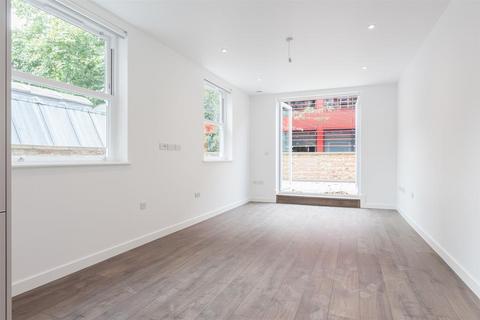 2 bedroom apartment to rent, Britton Street, London, EC1M