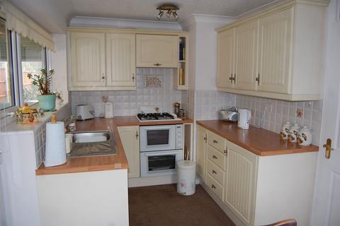 2 bedroom detached bungalow for sale, Windsor Road, Wolverhampton WV7