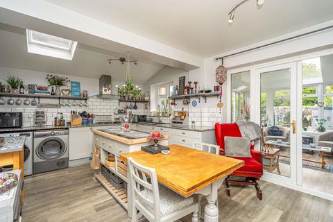 9 Grange Park, Albrighton, Wolverhampton, WV7 3EN