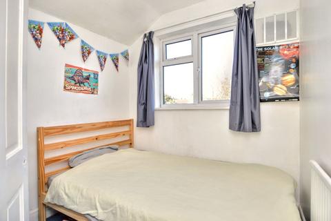 86 Cross Road, Albrighton, Wolverhampton, WV7 3QP