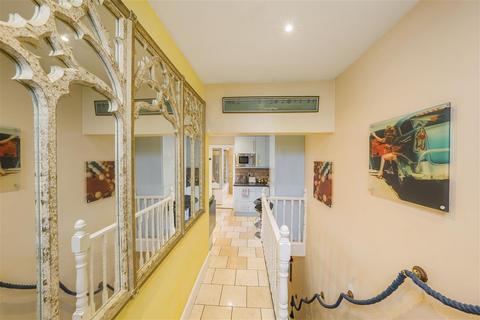 2 bedroom maisonette for sale, Wilfred Owen Close, London